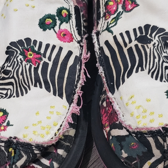 Sanuk scribble zebra shoes - Picture 6 of 10